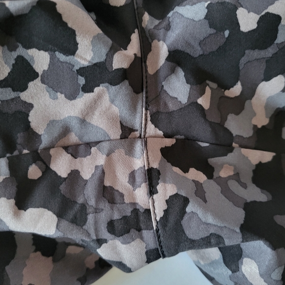 Athleta Women's Running Short Size Small. - Picture 7 of 8